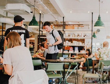 Les Français de retour au restaurant en Province, l’Île-de-France redémarre plus lentement