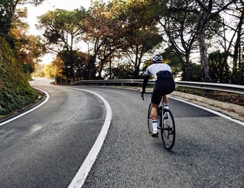 Le spécialiste des vêtements de vélo AGU met en avant l’expérience client tout-terrain avec Akeneo